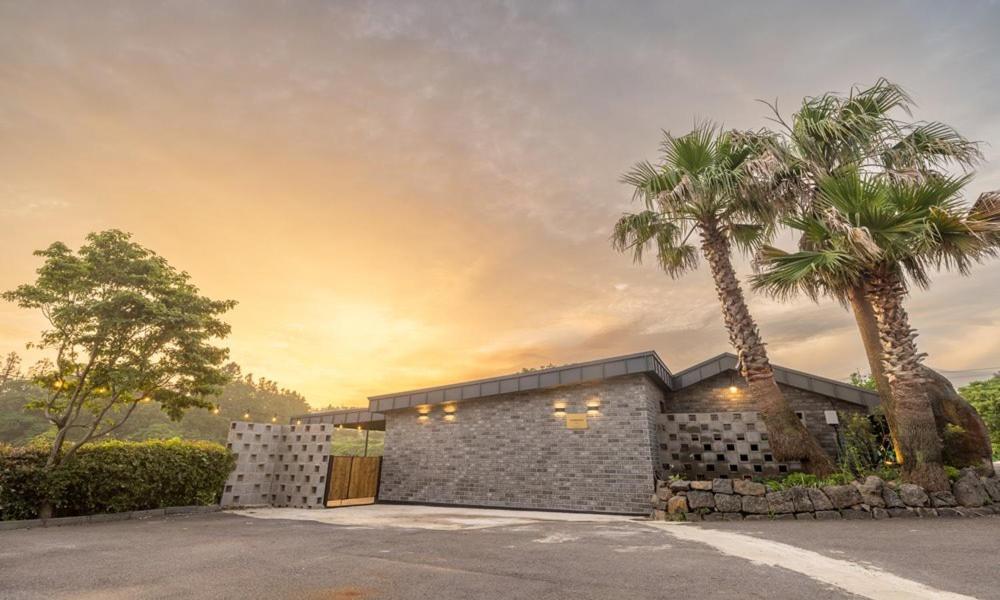 סאוגוויפו Jeju Bunkerhotel&Resort מראה חיצוני תמונה